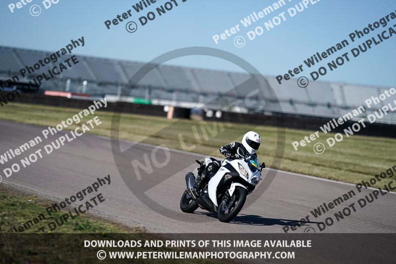 Rockingham no limits trackday;enduro digital images;event digital images;eventdigitalimages;no limits trackdays;peter wileman photography;racing digital images;rockingham raceway northamptonshire;rockingham trackday photographs;trackday digital images;trackday photos